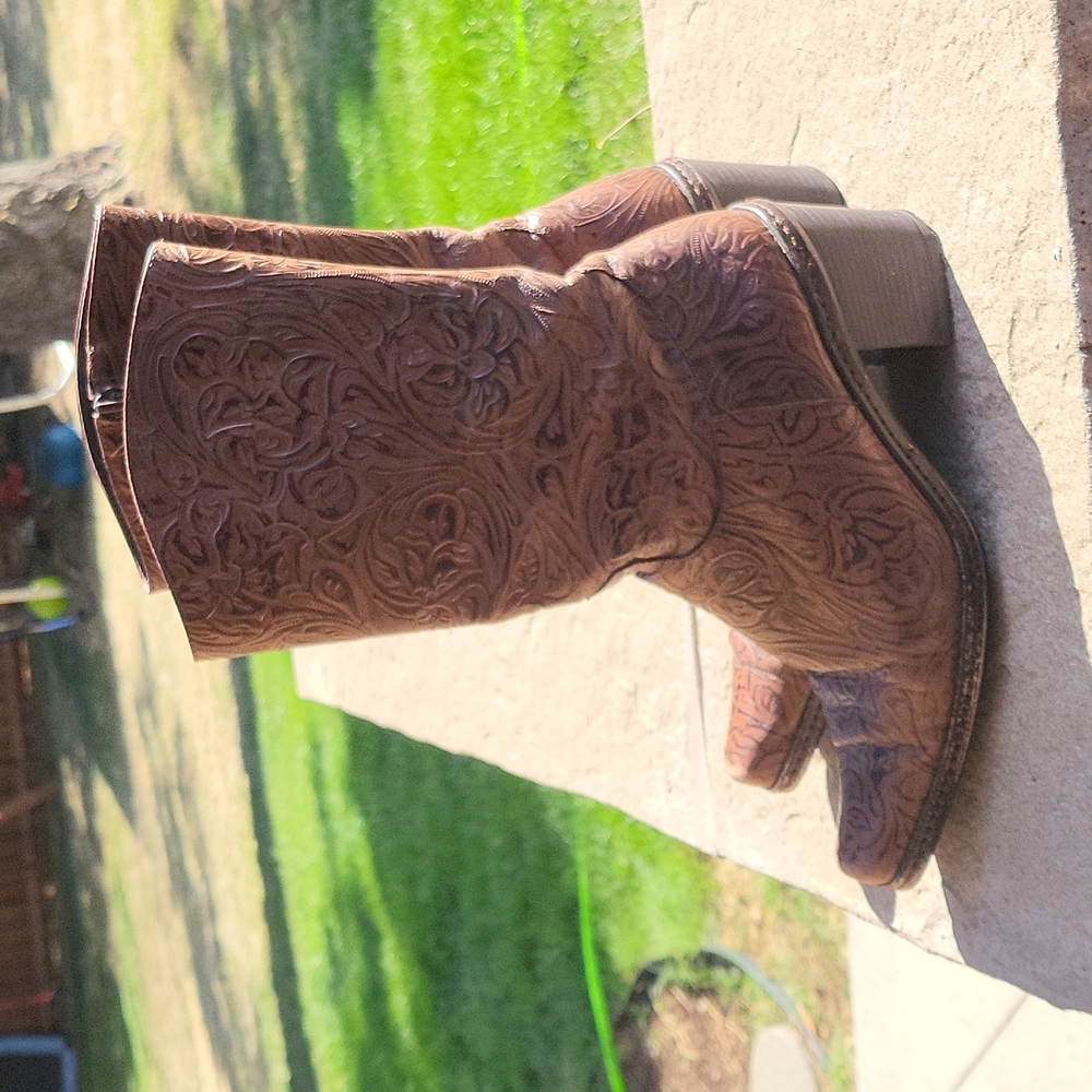 SOLD - Gianni Bini midcafe leather boots